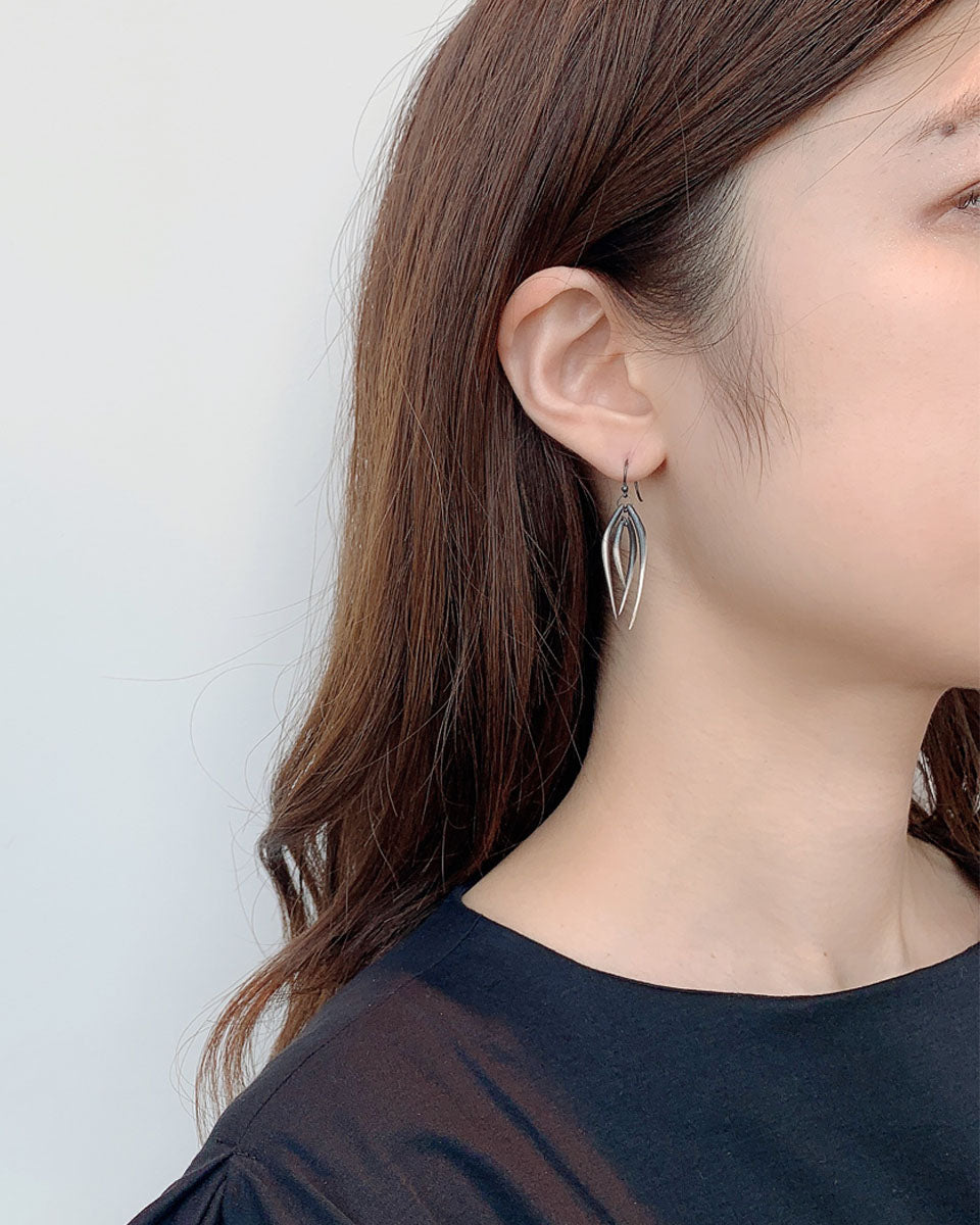 TENTHOUSANDTHINGS/テンサウザンドシングス Tusk earrings middle